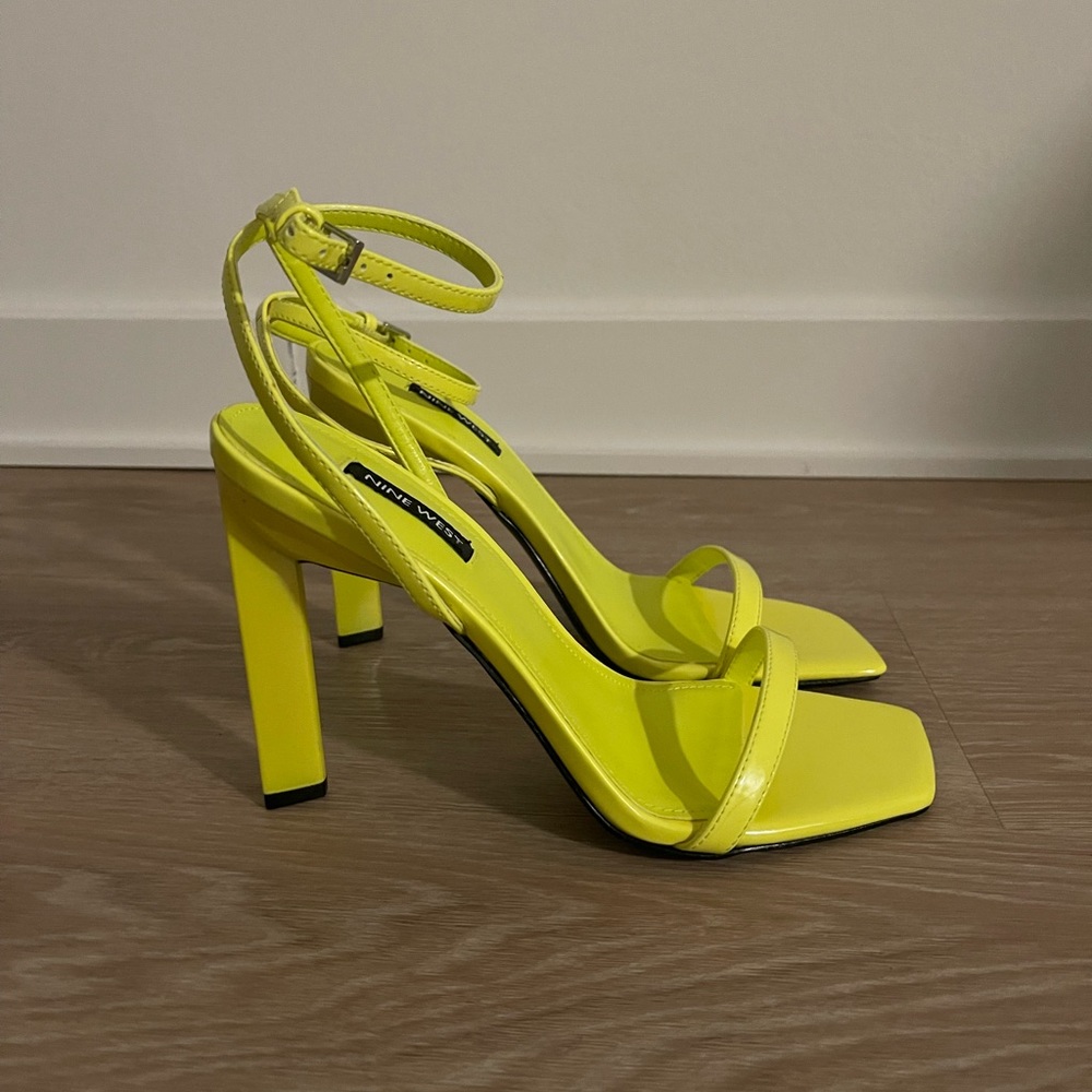 NINE WEST Women's Hotz Ankle Strap Heeled Sandals (Neon Yellow Sz 7)